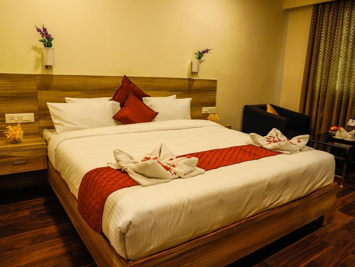 Hotel Rn Grand Vijayawāda エクステリア 写真