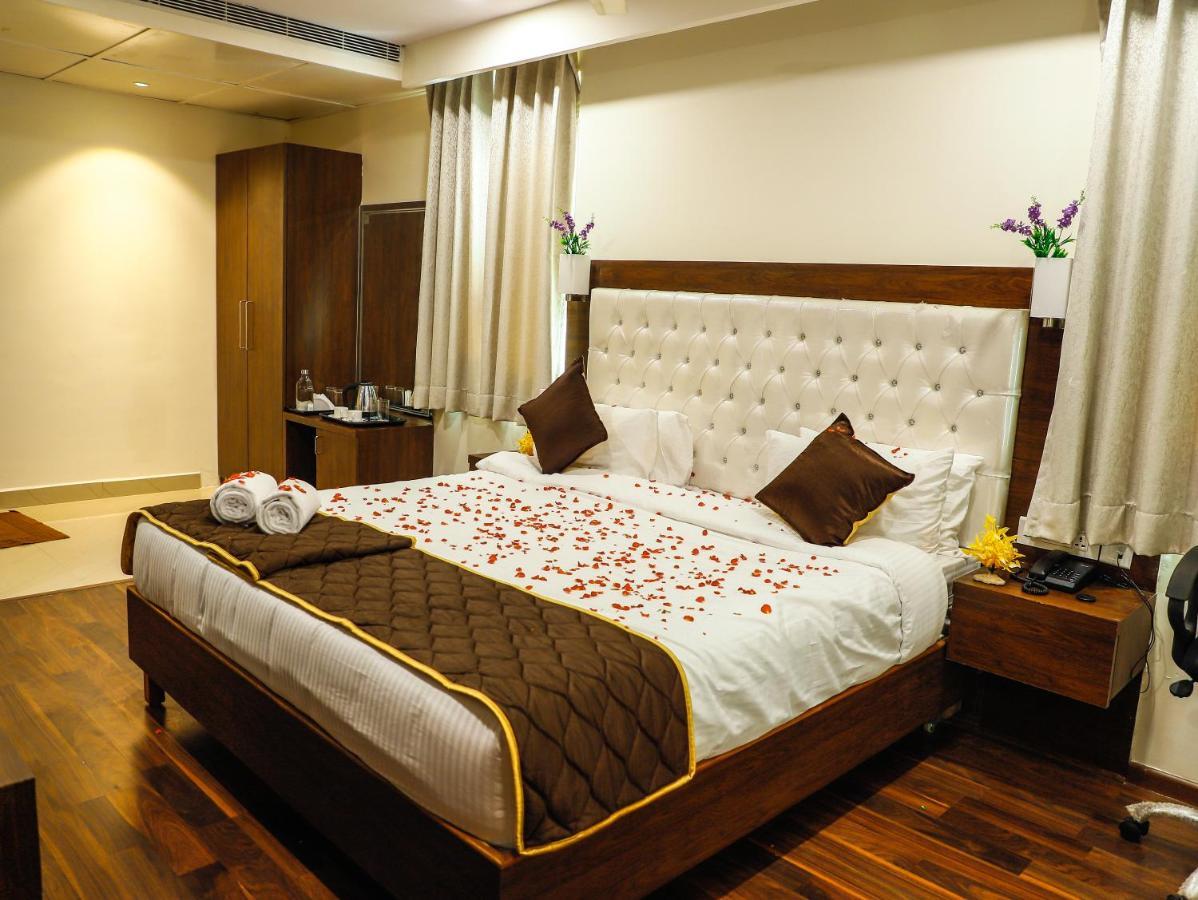 Hotel Rn Grand Vijayawāda エクステリア 写真