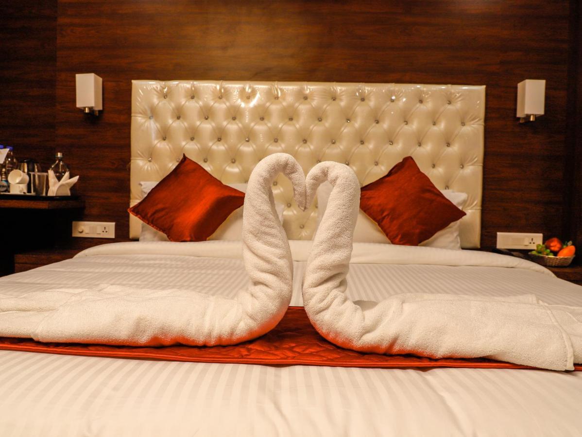 Hotel Rn Grand Vijayawāda エクステリア 写真