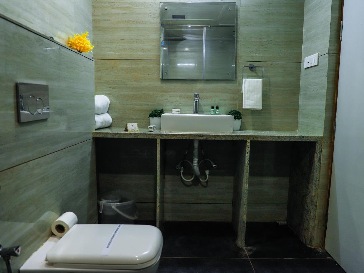 Hotel Rn Grand Vijayawāda エクステリア 写真