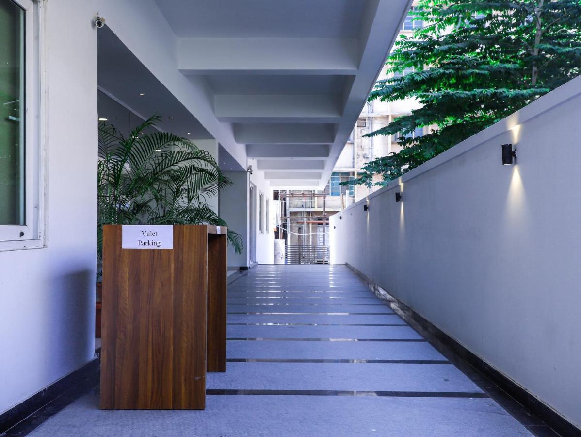 Hotel Rn Grand Vijayawāda エクステリア 写真