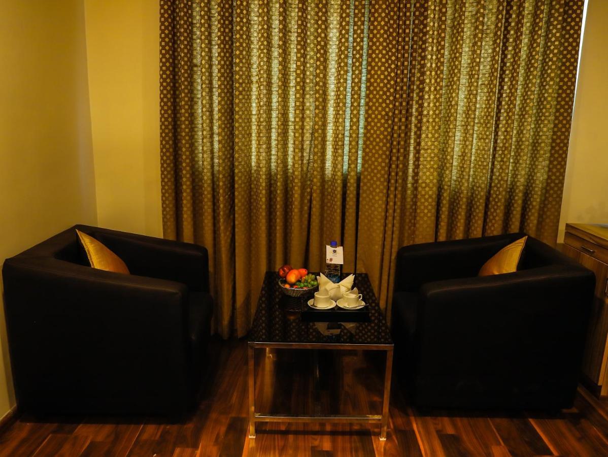 Hotel Rn Grand Vijayawāda エクステリア 写真