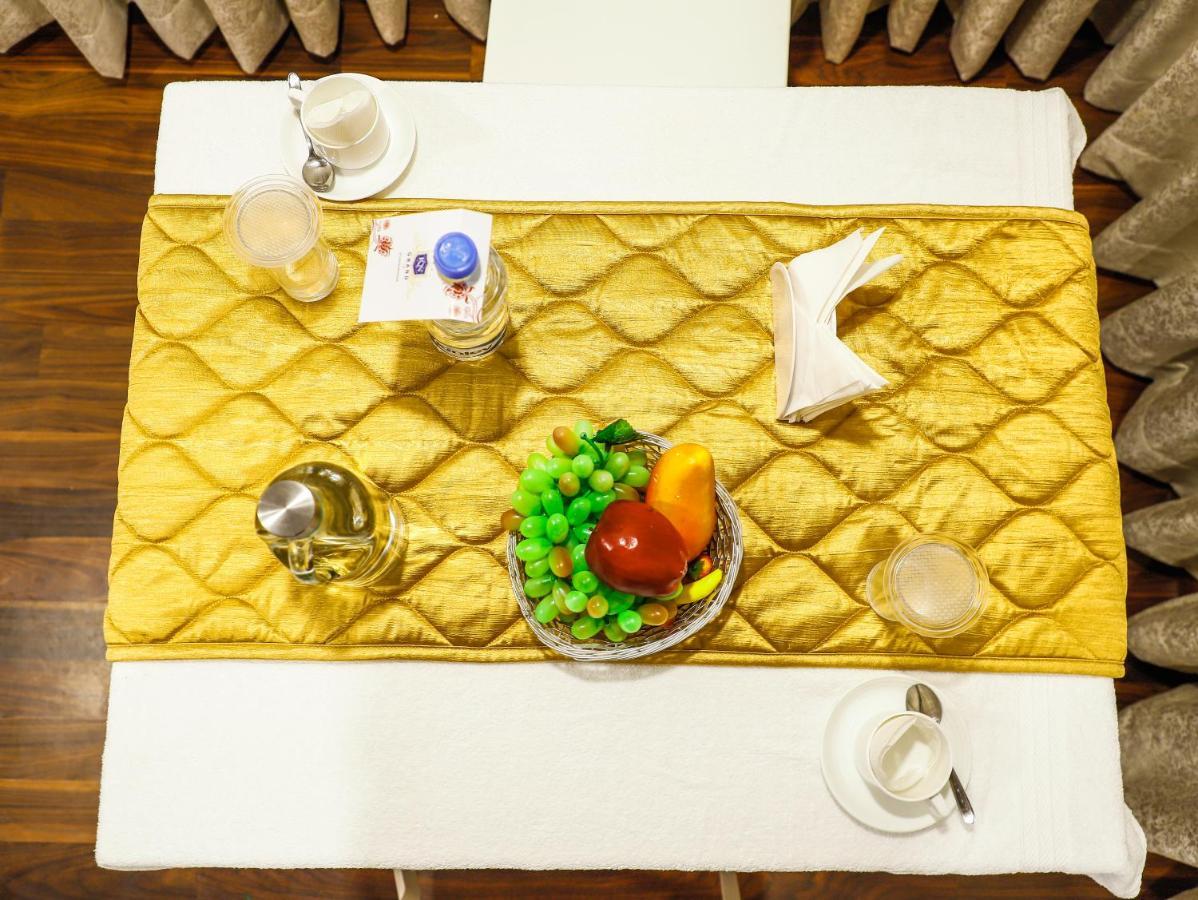 Hotel Rn Grand Vijayawāda エクステリア 写真