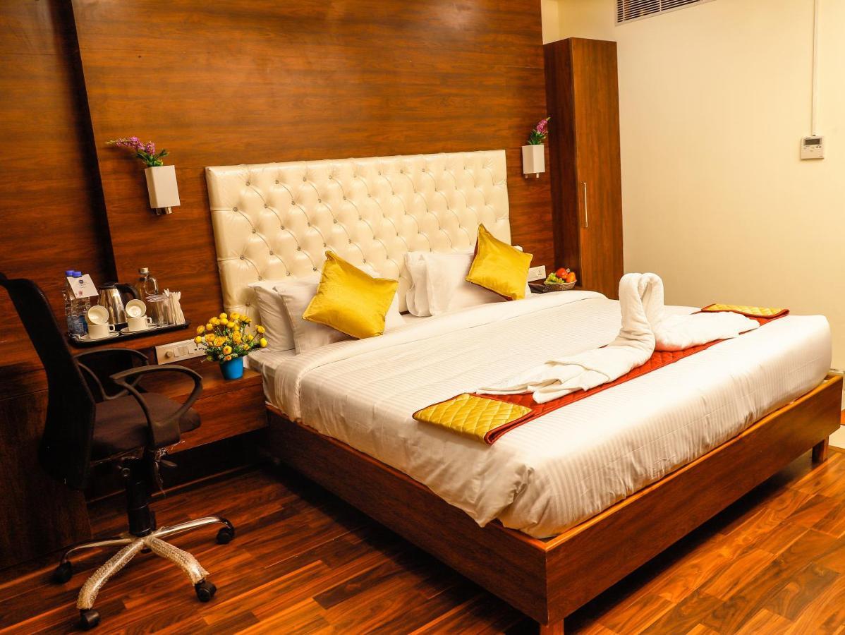 Hotel Rn Grand Vijayawāda エクステリア 写真