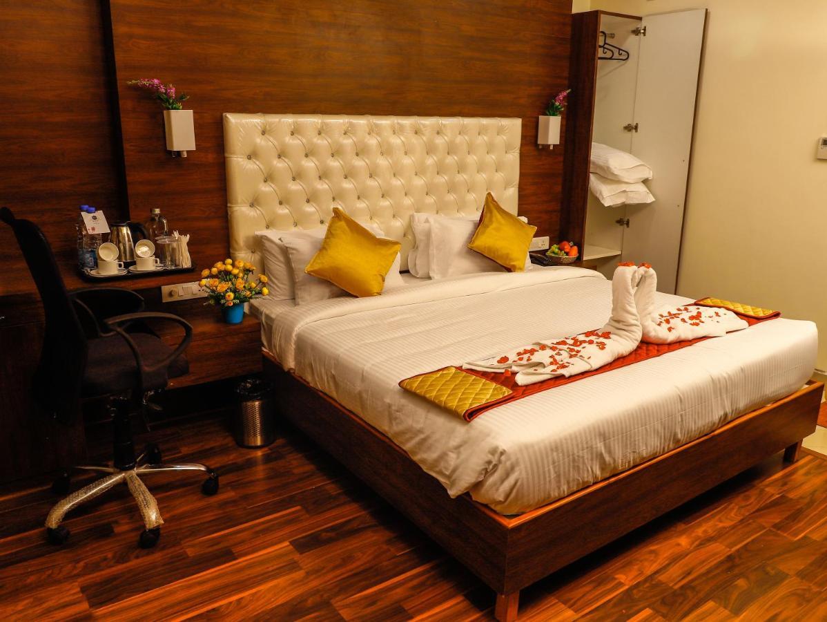 Hotel Rn Grand Vijayawāda エクステリア 写真