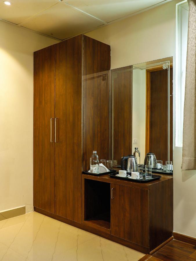 Hotel Rn Grand Vijayawāda エクステリア 写真