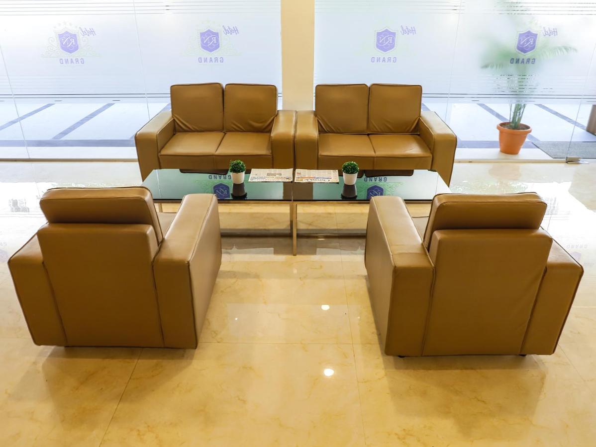 Hotel Rn Grand Vijayawāda エクステリア 写真