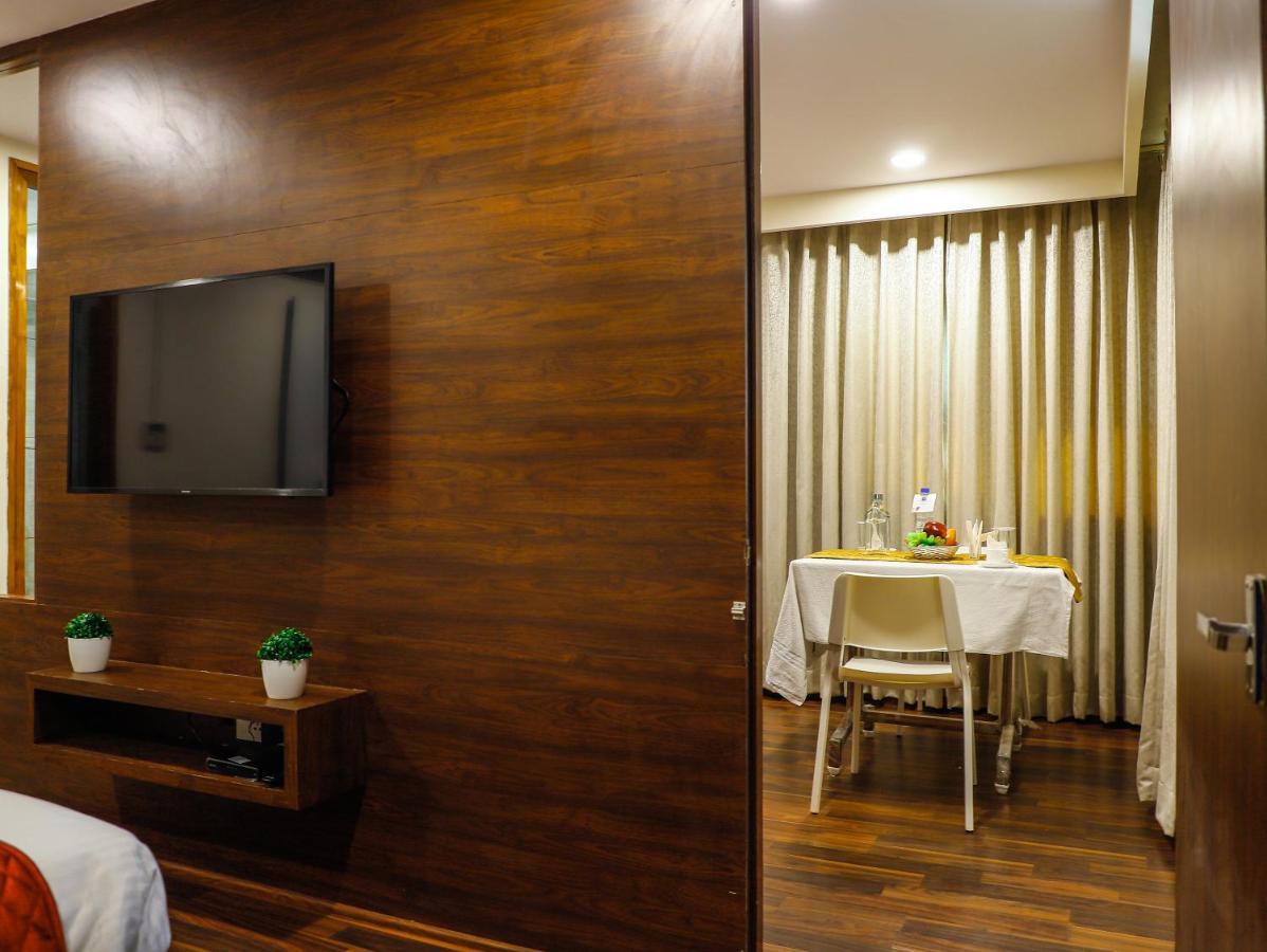 Hotel Rn Grand Vijayawāda エクステリア 写真